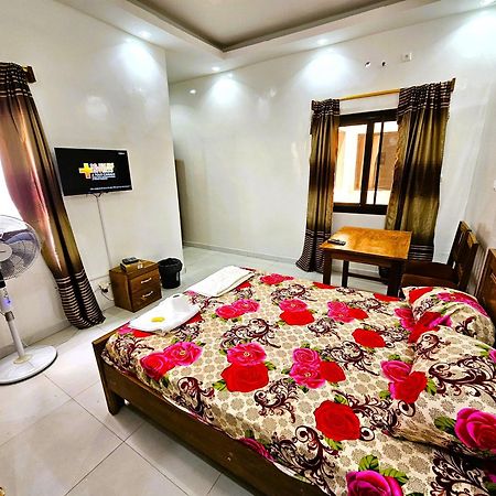 Hotel CHAMBRE PRIVEE- Douche Personnelle-SALON- WIFI-NETFLIX Dakar Exterior foto