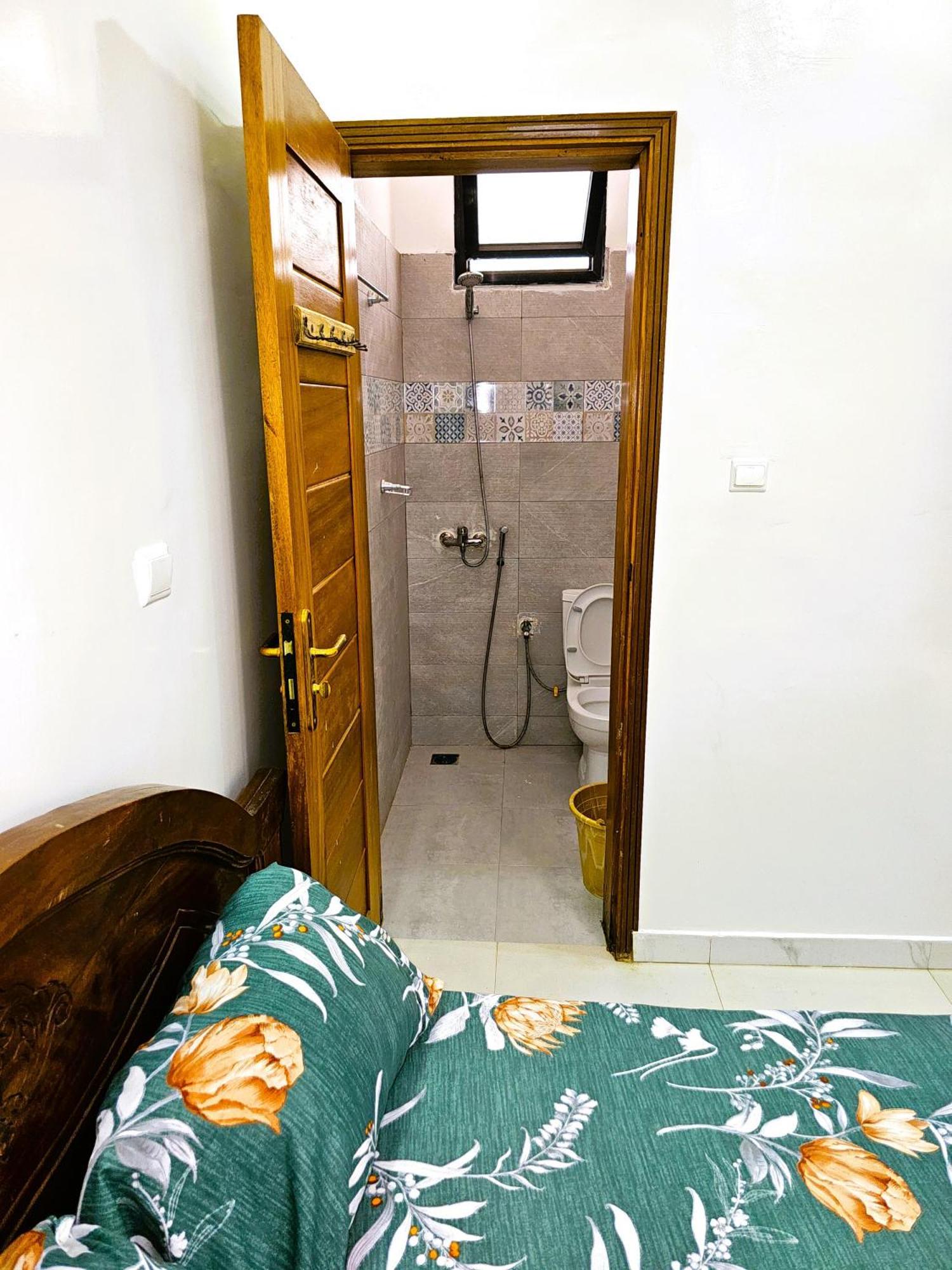 Hotel CHAMBRE PRIVEE- Douche Personnelle-SALON- WIFI-NETFLIX Dakar Exterior foto