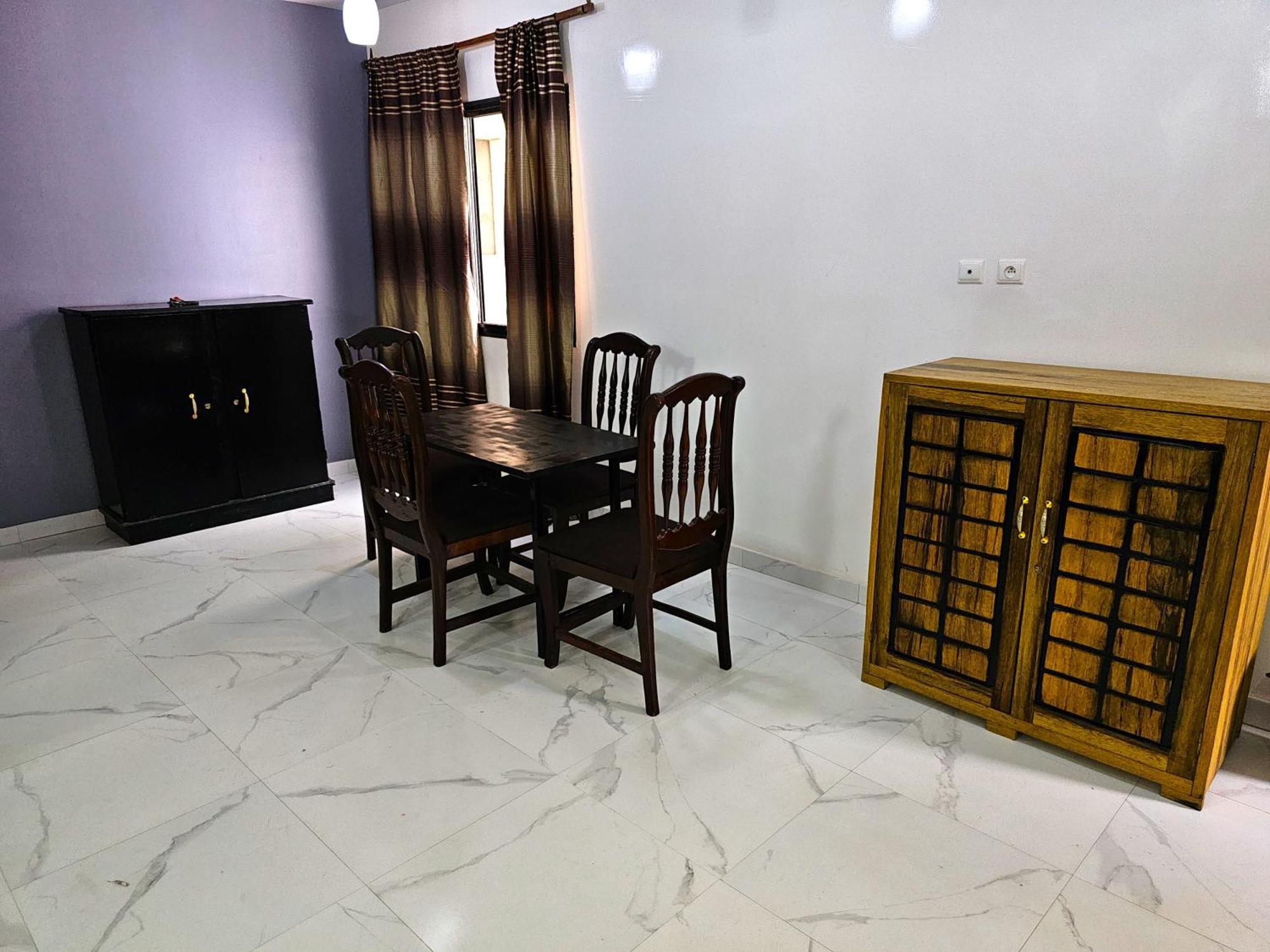 Hotel CHAMBRE PRIVEE- Douche Personnelle-SALON- WIFI-NETFLIX Dakar Exterior foto