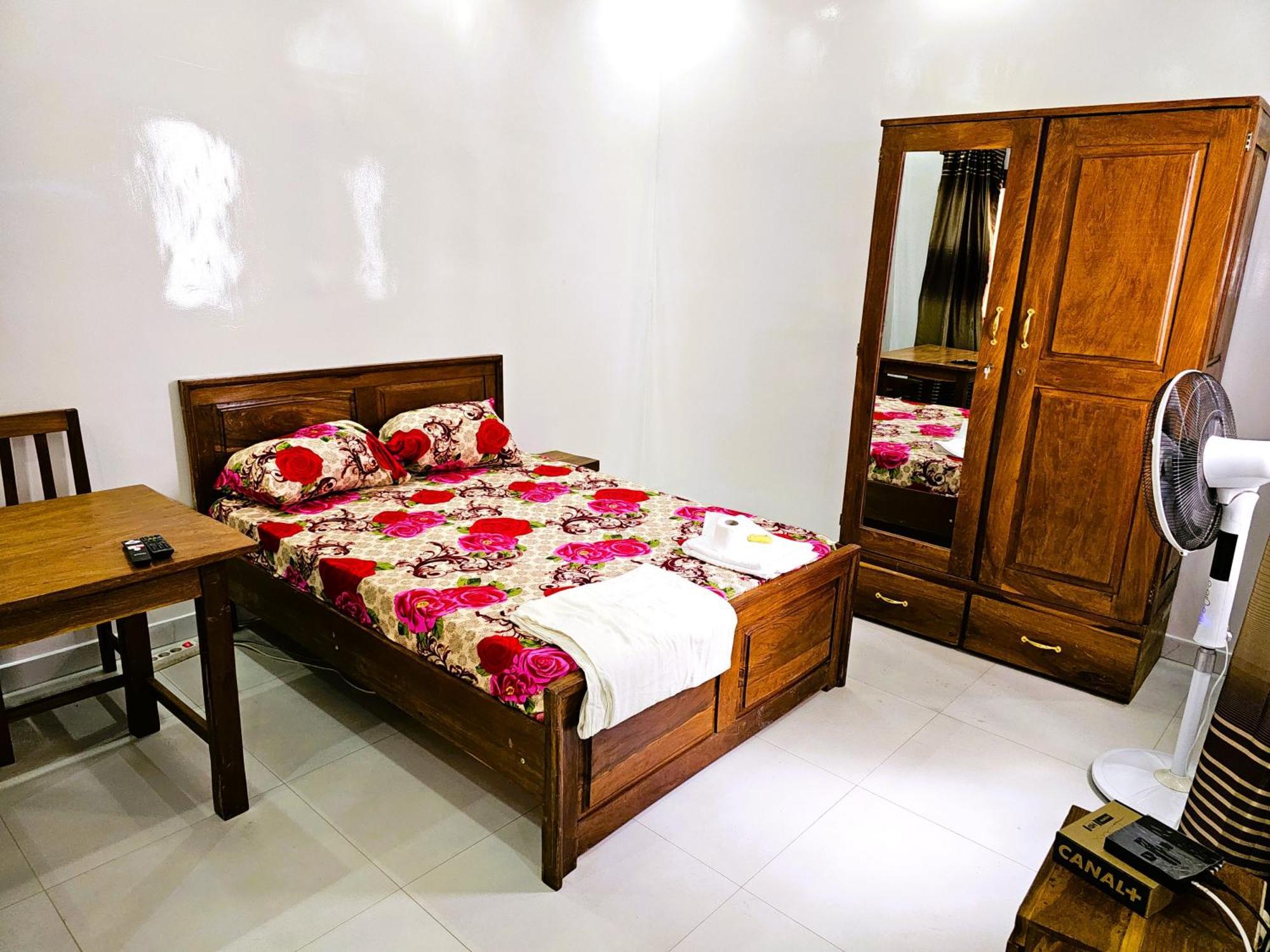 Hotel CHAMBRE PRIVEE- Douche Personnelle-SALON- WIFI-NETFLIX Dakar Exterior foto