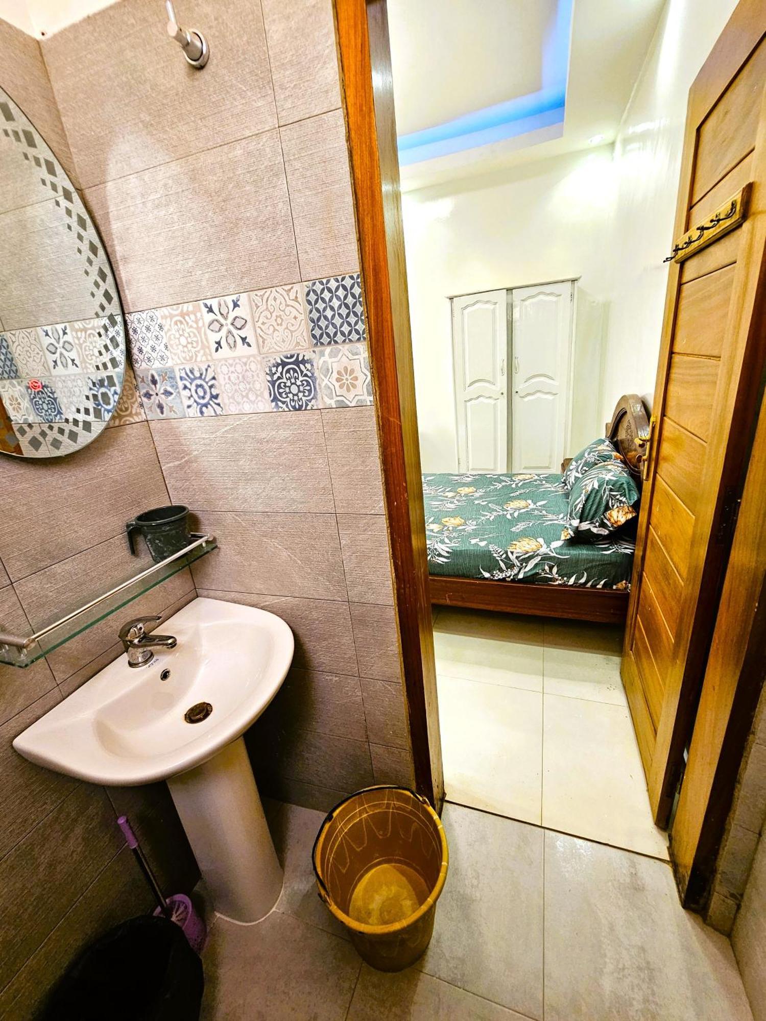 Hotel CHAMBRE PRIVEE- Douche Personnelle-SALON- WIFI-NETFLIX Dakar Exterior foto